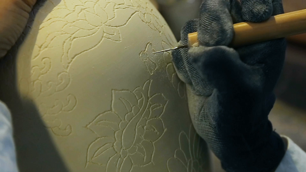 Khắc gốm - Trang trí trên gốm thủ công mỹ nghệ Nam bộ