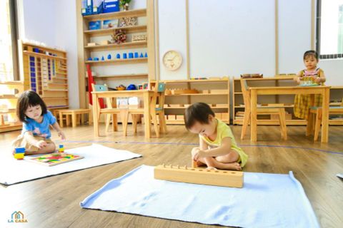 NHỮNG ĐIỀU BỐ MẸ CẦN BIẾT VỀ MONTESSORI