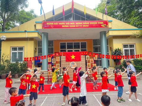 🇻🇳 𝐇𝐨̀𝐚 𝐦𝐢̀𝐧𝐡 𝐯𝐚̀𝐨 “𝐂𝐨𝐧𝐜𝐞𝐫𝐭 𝐐𝐮𝐨̂́𝐜 𝐠𝐢𝐚”🇻🇳