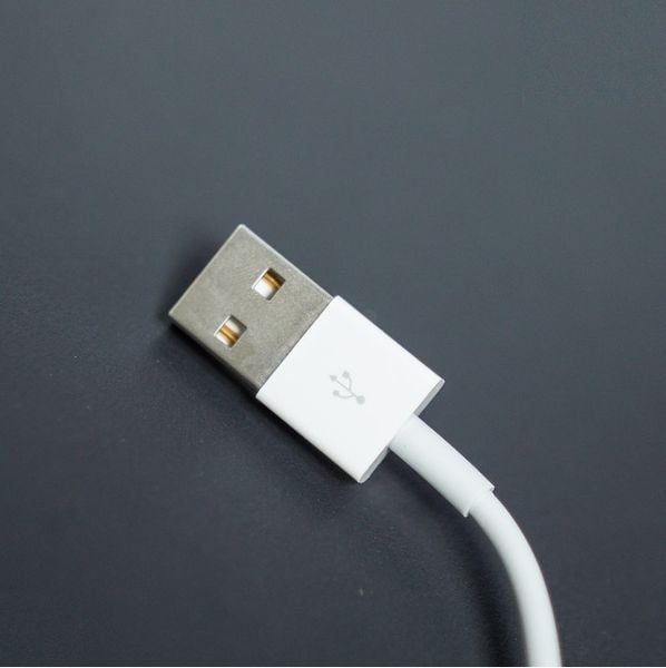 Biểu tượng cổng USB trên hàng chính hãng sắc nét hơn