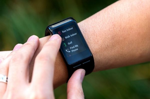 Garmin Vivoactive HR cũng ngang ngửa Apple Watch series 2 ở GPS