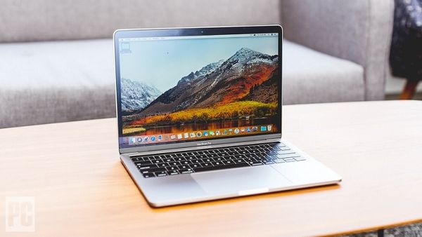 Laptop Apple cũ giá bao nhiêu là câu hỏi khiến nhiều người băn khoăn