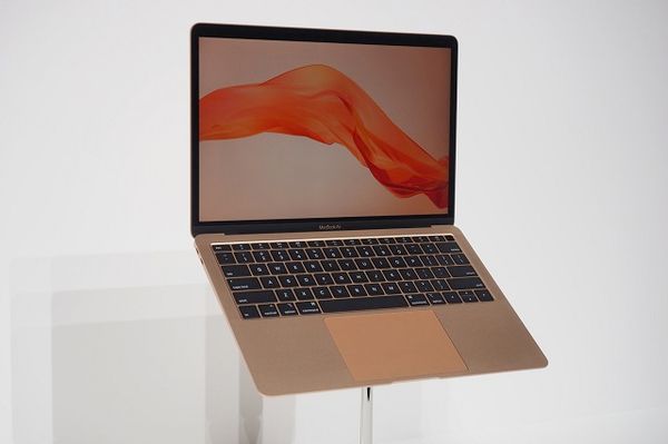 Chiếc MacBook bị rè loa