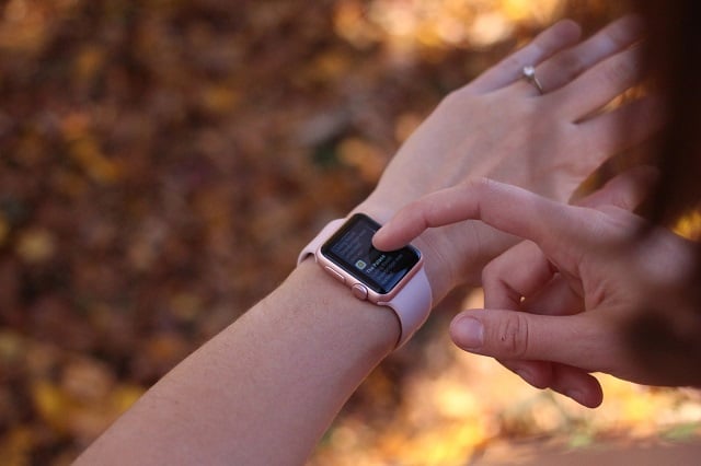 Series 4: Mẫu Apple Watch tuyệt đẹp cho các chị em