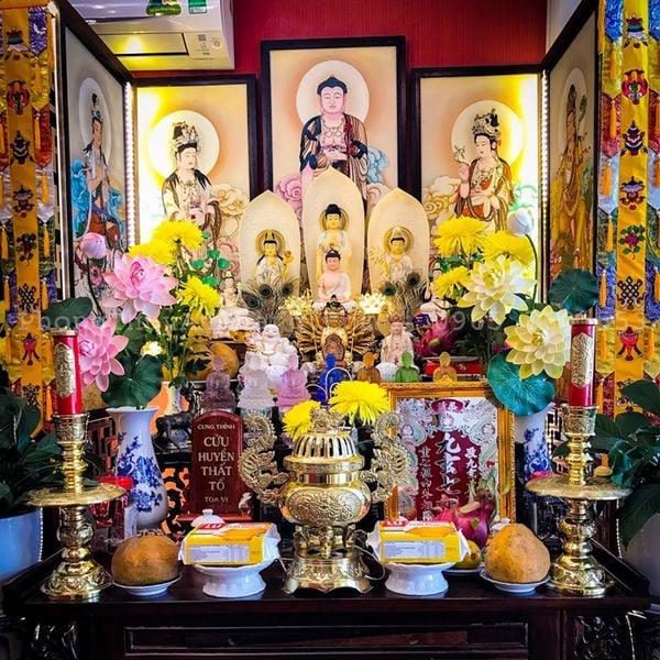 Đến năm 2024, Mật tông đã trở thành một trong số các tôn giáo phổ biến nhất tại Việt Nam. Và mẫu bàn thờ Phật mật tông là món đồ linh thiêng được nhiều người ưa thích và tôn trọng. Nếu bạn đang tìm kiếm một mẫu bàn thờ độc đáo, đầy ý nghĩa và phù hợp với đạo phật, hãy đến với chúng tôi để trải nghiệm những vật phẩm linh thiêng tuyệt vời nhất!