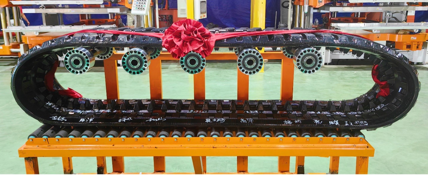 Ra mắt thành công xích cao su đầu tiên tại nhà máy Sailun Việt Nam