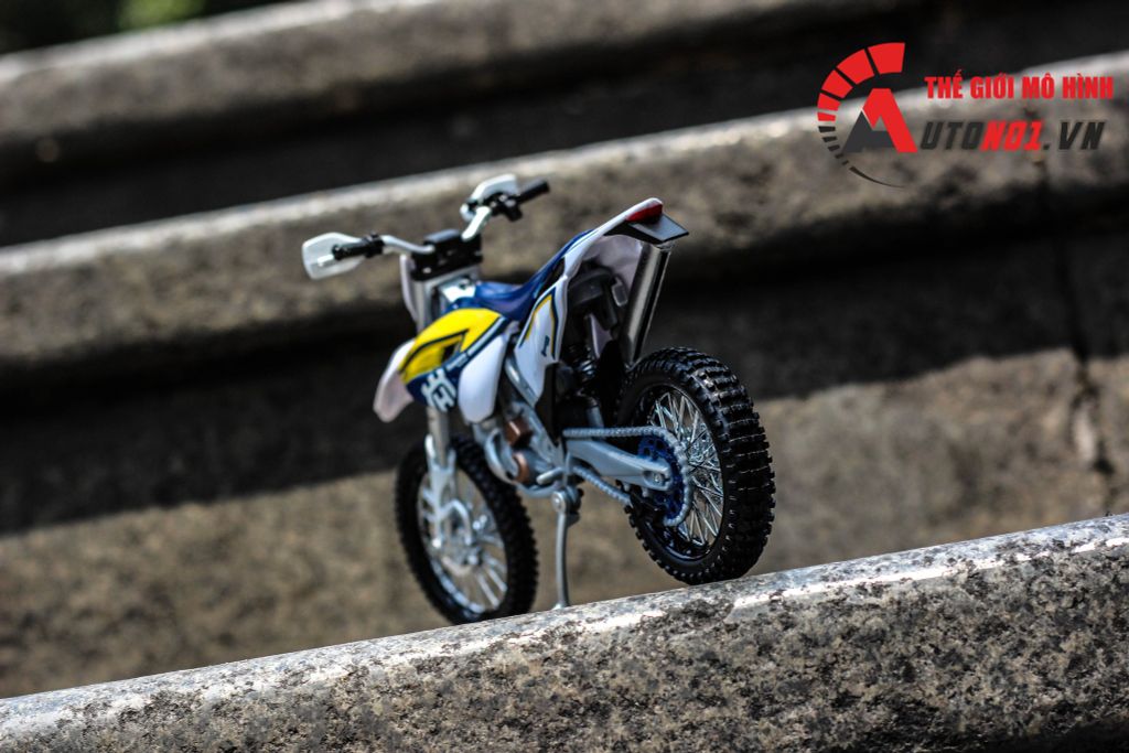 MÔ HÌNH XE CÀO CÀO HUSQVARNA FE 501 1:12 MAISTO 4831