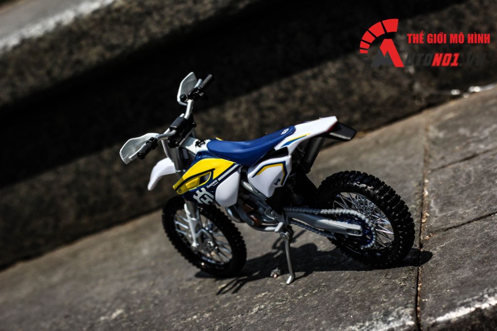 MÔ HÌNH XE CÀO CÀO HUSQVARNA FE 501 1:12 MAISTO 4831