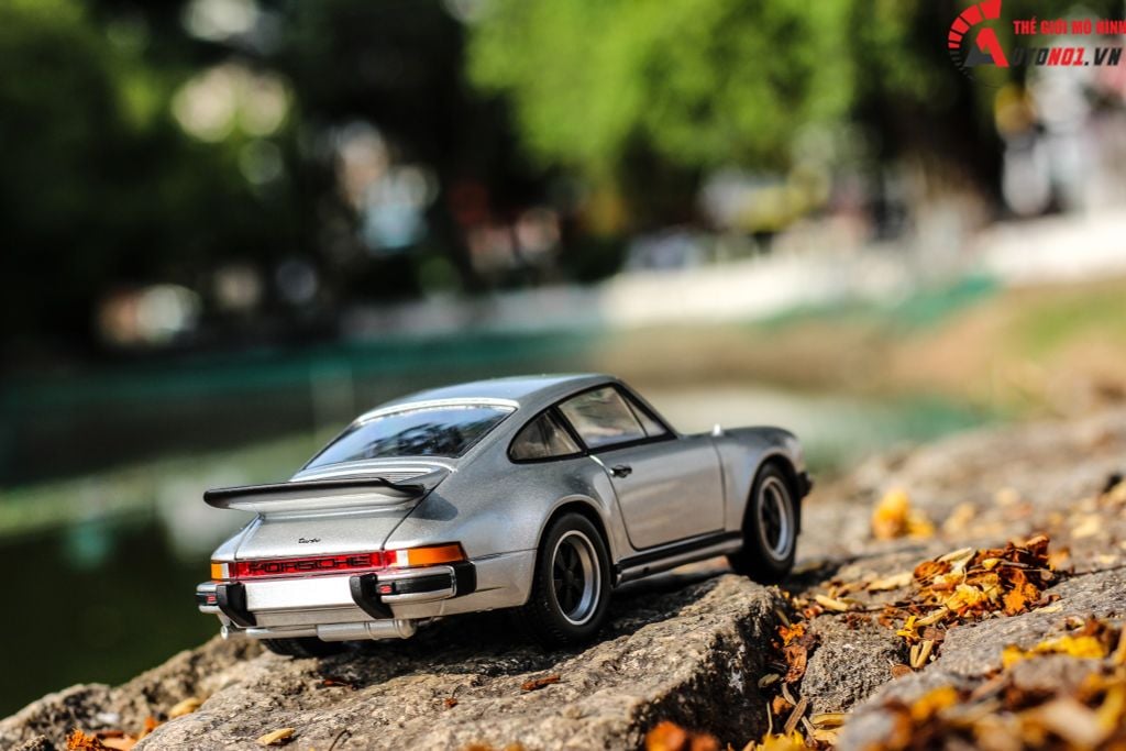 MÔ HÌNH XE PORSCHE 911 TURBO SILVER 1:24 WELLY 6669