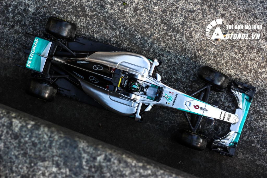 MÔ HÌNH XE F1 MERCEDES AMG PETRONAS F1 W07 NICO ROSBERG HYBRID 2016 WORLD CHAMPION 1:18R BBUAGO 5212