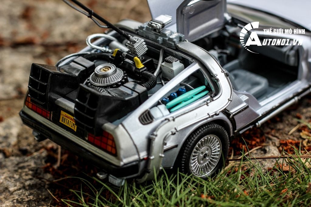 XE MÔ HÌNH DMC BACK TO THE FUTURE I 1:24 WELLY 2477