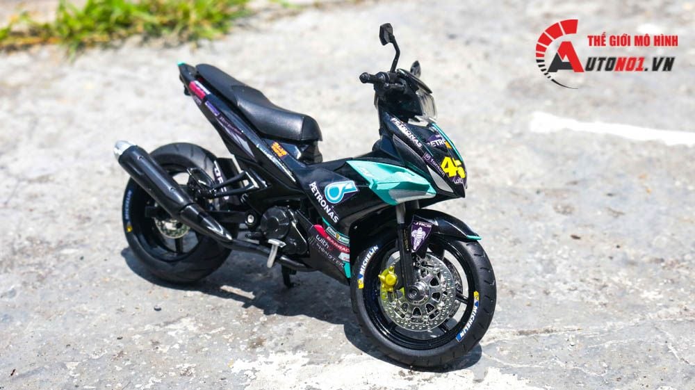 Mô hình xe Yamaha Exciter y15zr độ tem Petronas thay bánh tỉ lệ 1:12 D237A