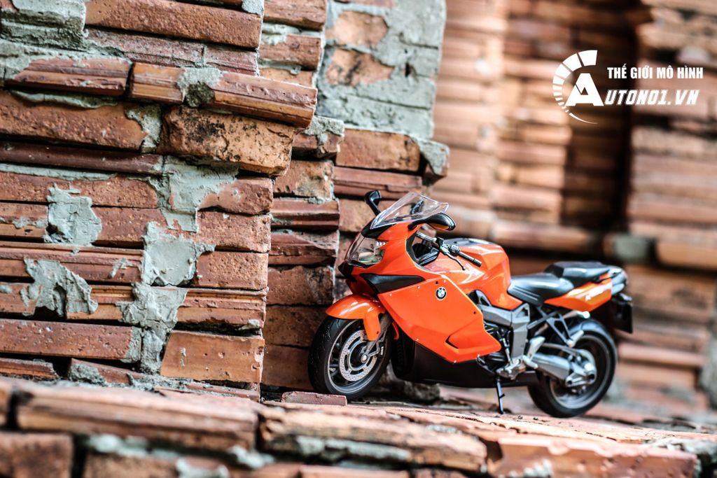 MÔ HÌNH XE MÔ TÔ BMW K1300S ORANGE 1:10 WELLY 1745