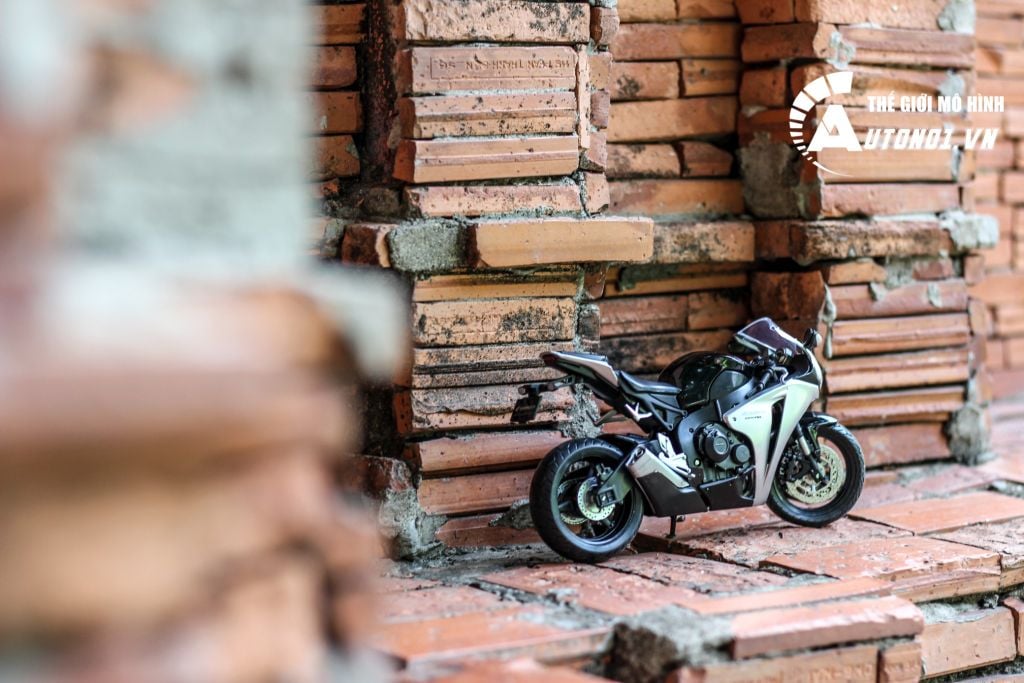 MÔ HÌNH XE HONDA CBR 1000RR SILVER 1:12 JOYCITY CÓ HỘP 5407