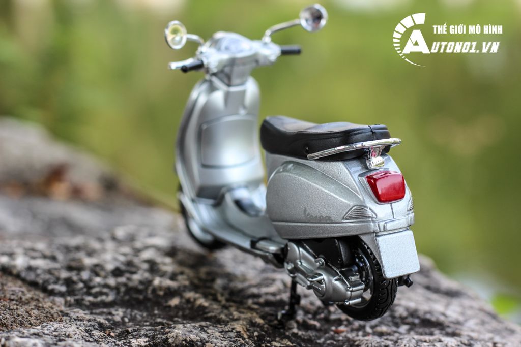 MÔ HÌNH XE VESPA LX 125 2005 1:18 MAISTO 4782