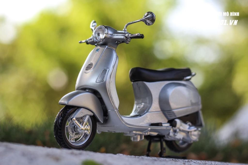 MÔ HÌNH XE VESPA LX 125 2005 1:18 MAISTO 4782