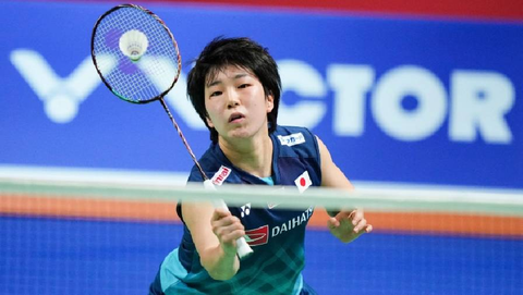 Yamaguchi Anake đang dùng cây vợt gì?