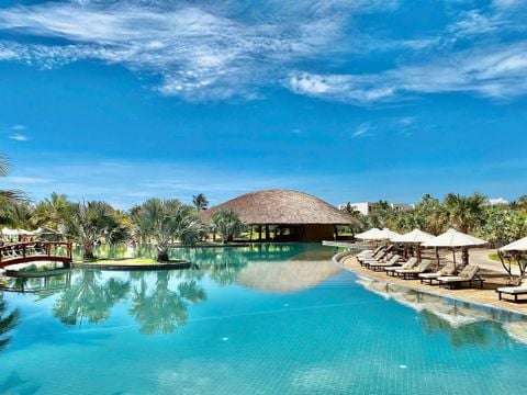 Vải Sunproof của Cỏ May – Lựa chọn hoàn hảo cho Amiana Resort Cam Ranh