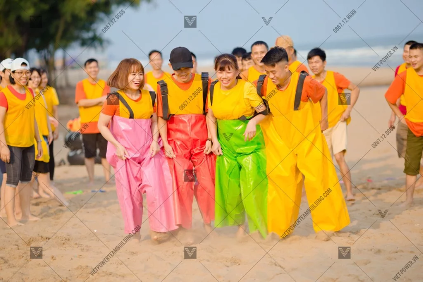 Cuộc đua kỳ thú trò chơi teambuilding bãi biển