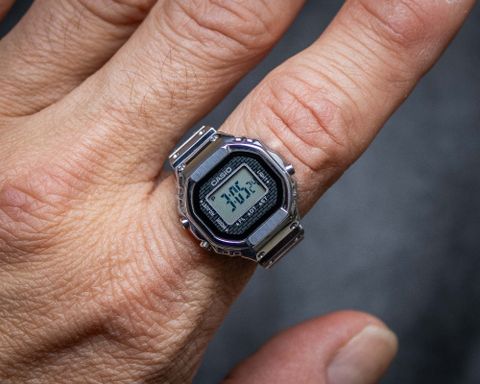 Trên tay Casio CRW-001-1: Chiếc đồng hồ nhẫn độc đáo dành cho tín đồ Casio