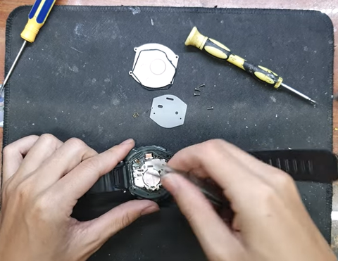 Dấu hiệu nhận biết đồng hồ cần thay pin hoặc sửa chữa
