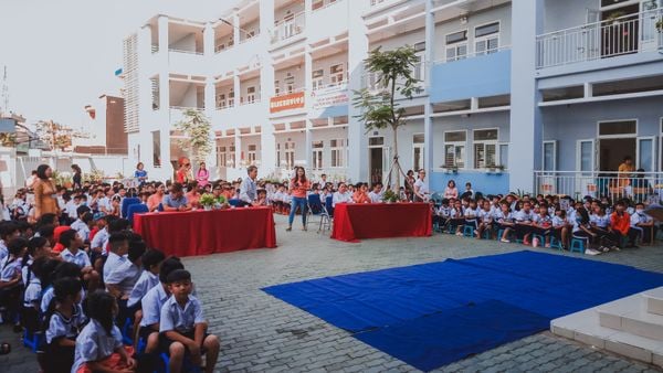 BITEX Group trao 100 phần quà cho học sinh khó khăn tại Trường Tiểu học Hồng Đức