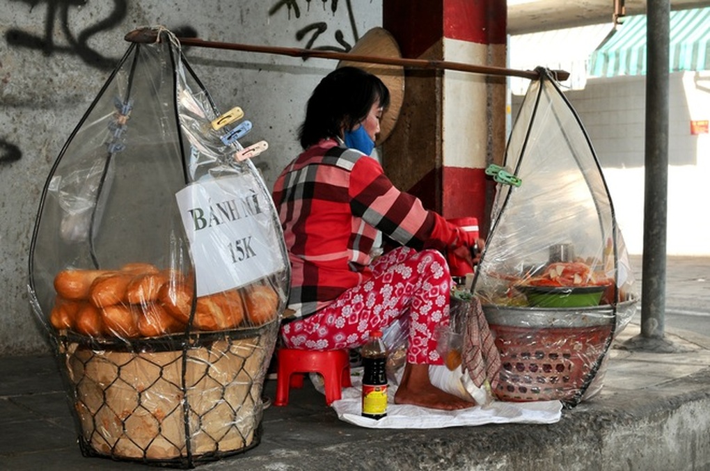 Tủ Bánh Miễn Phí: Hành Trình Yêu Thương Của Gia Đình Anh Trần Hữu Đức Nhật Tại Đà Nẵng