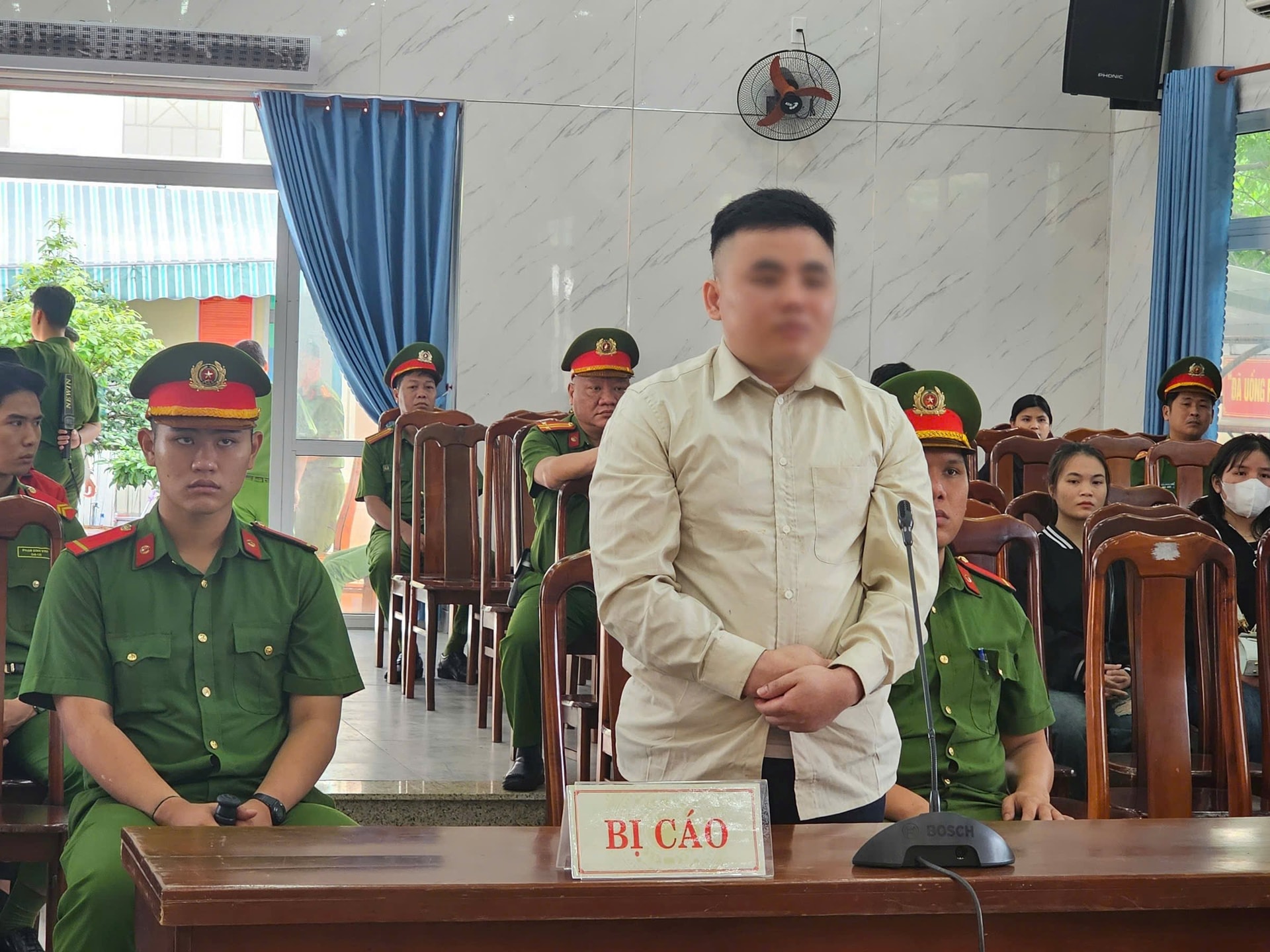 Cảnh sát điều tra yêu cầu khôi phục vụ án tai nạn giao thông tại Vĩnh Long