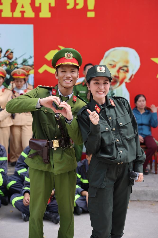 Duyên Quỳnh: Từ Giọng Hát Đến Câu Chuyện Hòa Bình