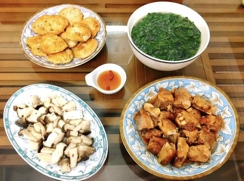 Thực Đơn Tuần Này: Những Món Ngon Từ Trứng Gà Đến Canh Ngao