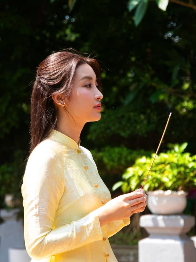Đỗ Mỹ Linh và Đỗ Vinh Quang Hẹn Hò Tại Nhà Hàng Sang Trọng Ở TP.HCM