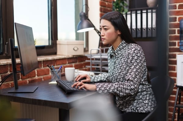 Những Lỗi Tư Duy Ảnh Hưởng Đến Quyết Định Hàng Ngày Của Bạn