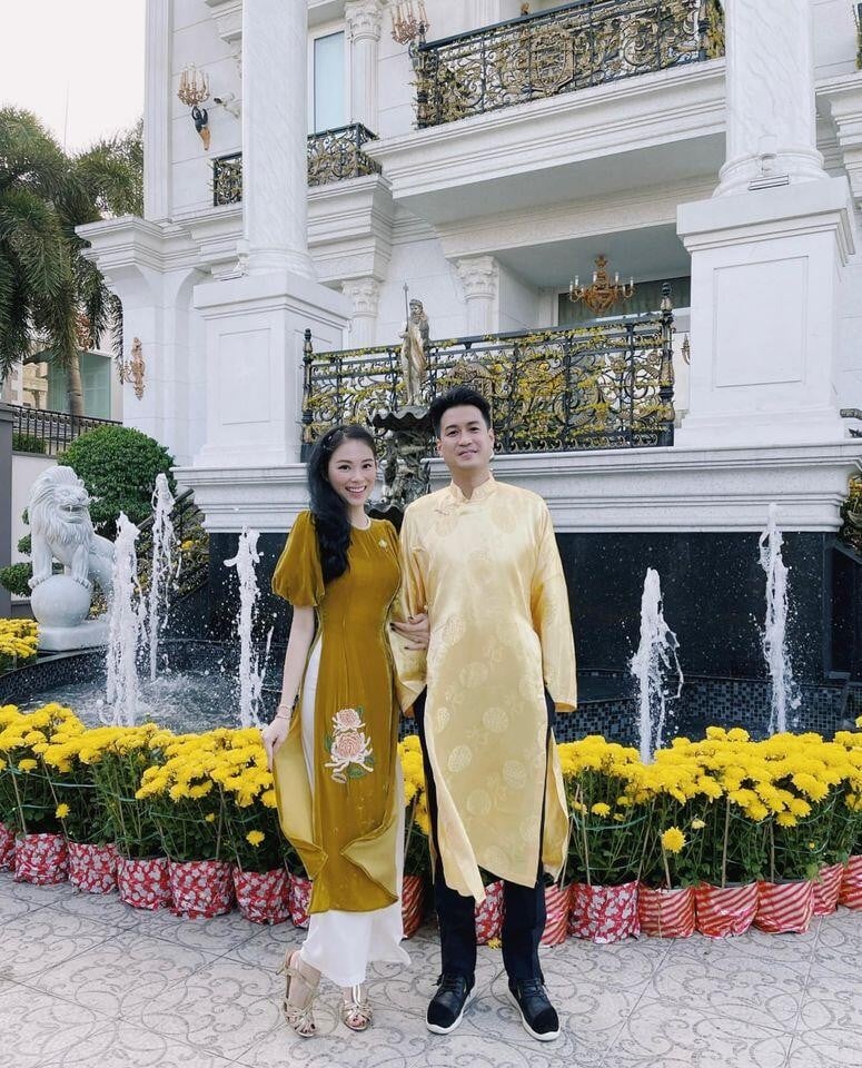 Linh Rin và Chồng Kỷ Niệm Hai Năm Ngày Cưới Tại Nhà Hàng Sang Trọng