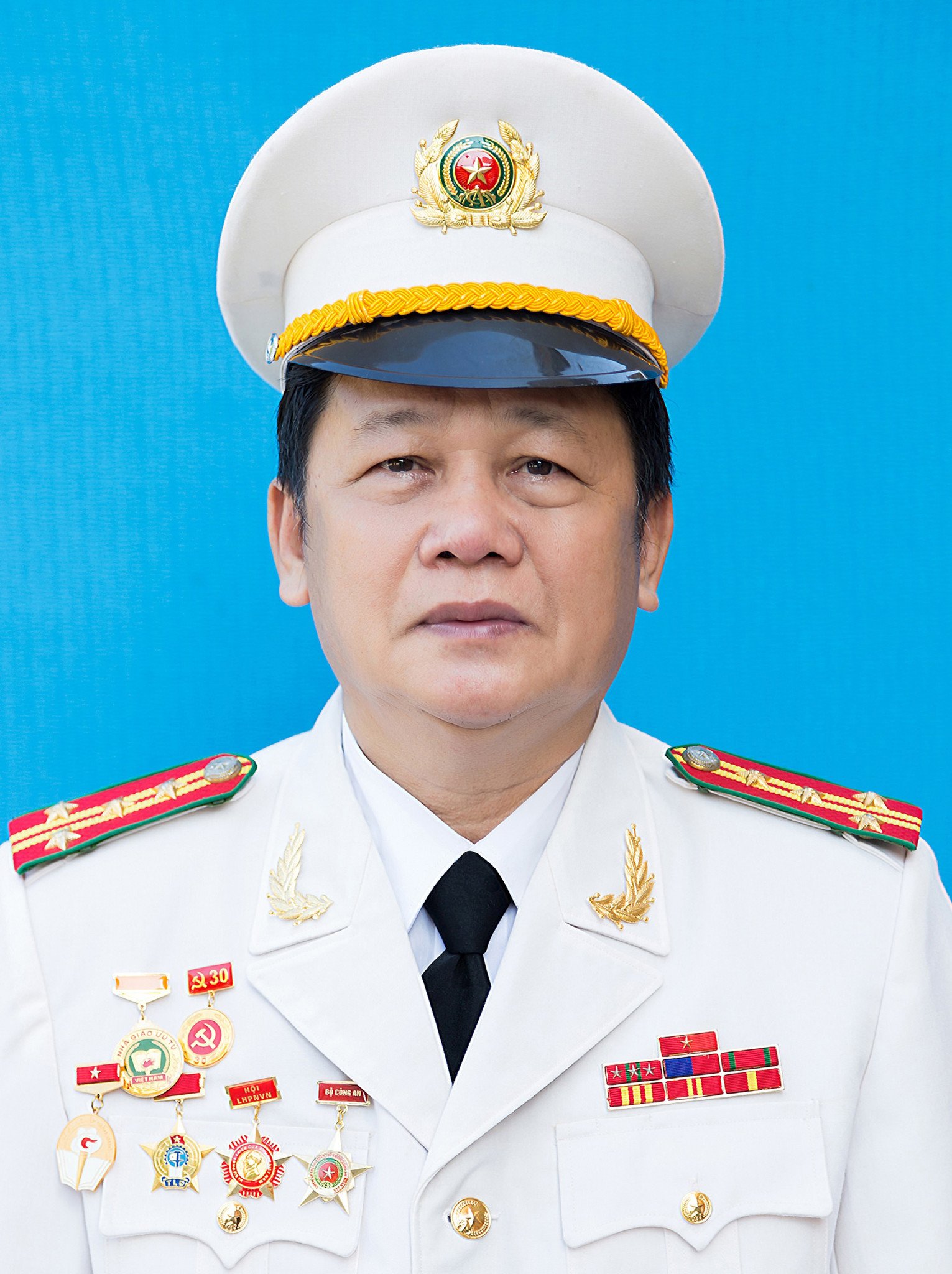 Người hùng Khen Han Ming cứu cụ bà trong trận động đất ở Thái Lan