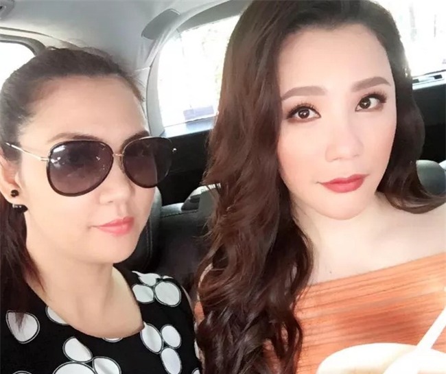 Hồ Quỳnh Hương Lộ Diện Chồng Trước Ngày Cưới Với Phong Cách