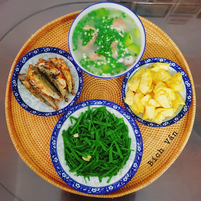 Mỹ Linh Nấu Ăn Cho Gia Đình Bốn Người Với Chi Phí Chỉ 500.000 Đồng/ Tuần
