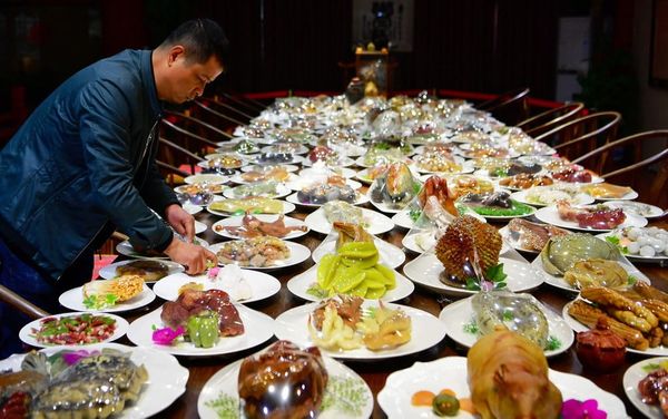 Khám Phá Ẩm Thực Hong Kong Cùng Chị Em Ca Sĩ Yến Trang - Yến Nhi