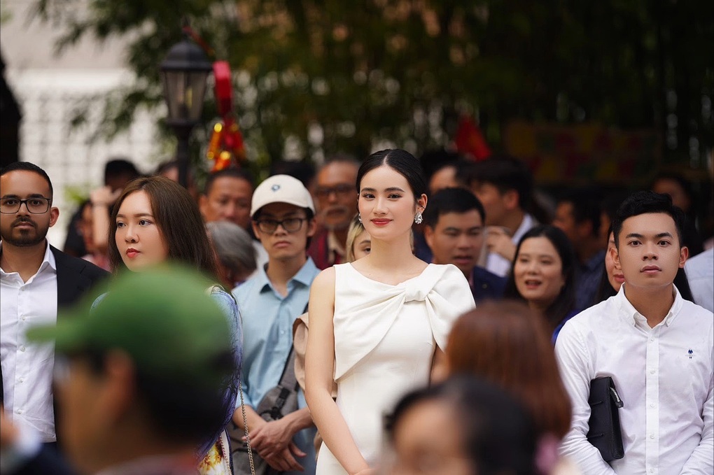 Hoa Hậu Ý Nhi: Sẵn Sàng Tỏa Sáng Tại Miss World 2025