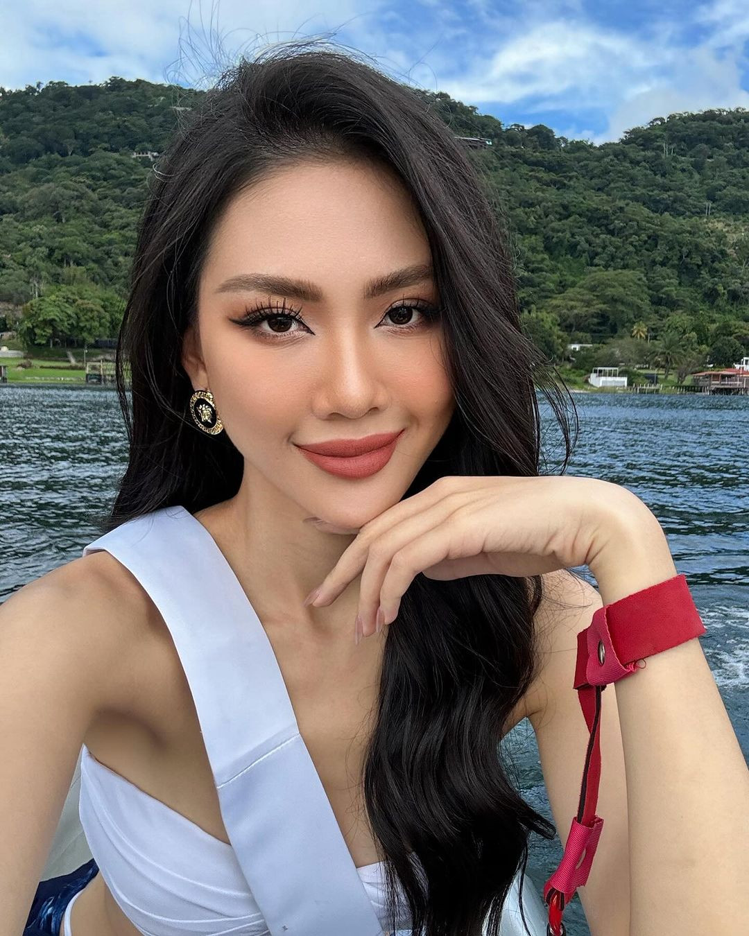 Ca sĩ Quỳnh Hoa và Hương Thủy Tái Ngộ Trong Bộ Ảnh Áo Dài Sau 19 Năm