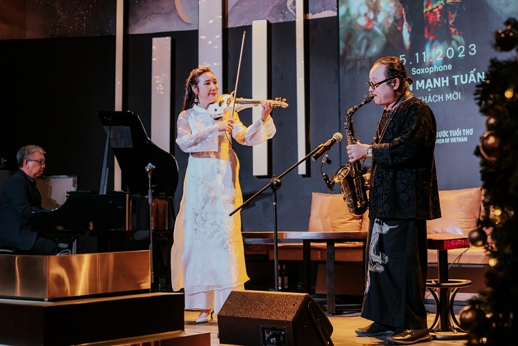 Hoa hậu Xuân Hạnh Góp Mặt Trong Showcase Cùng Nghệ Sĩ Jmi Ko