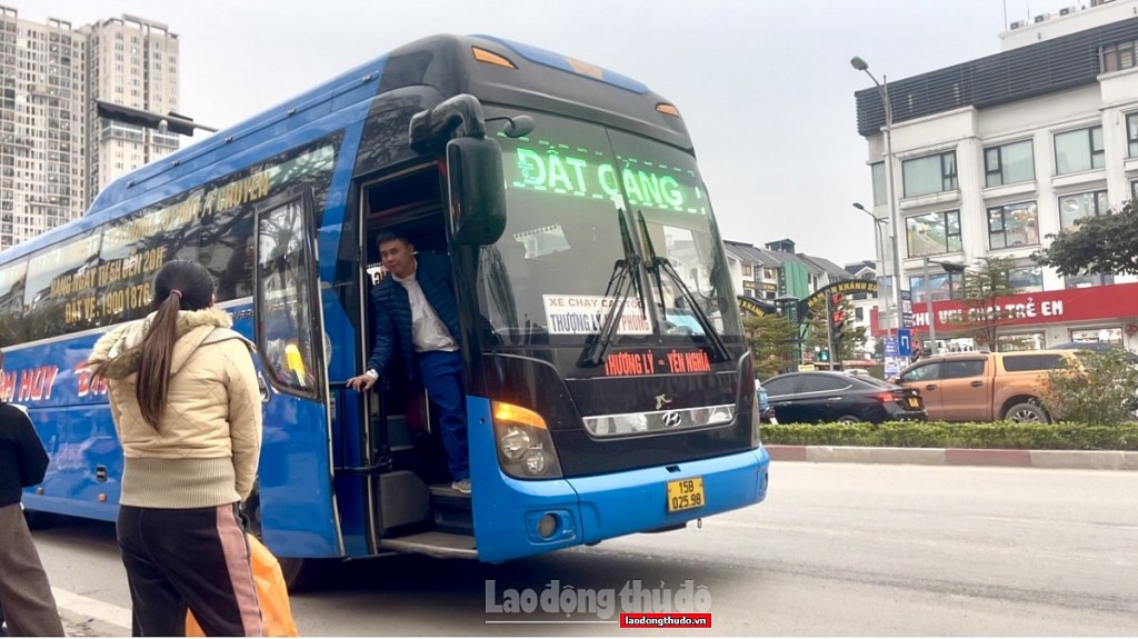 Hà Nội Kẹt Cứng Trước Kỳ Nghỉ Lễ: Hành Trình Khó Khăn Của Người Đi Xe