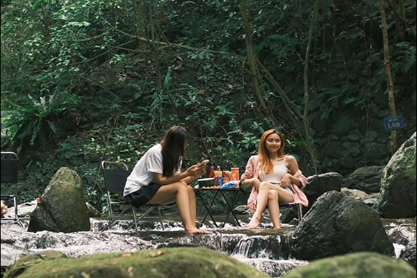 Chương Tử Di Gặp Sự Cố Khi Biểu Diễn, Nhanh Chóng Nhận Được Sự Quan Tâm