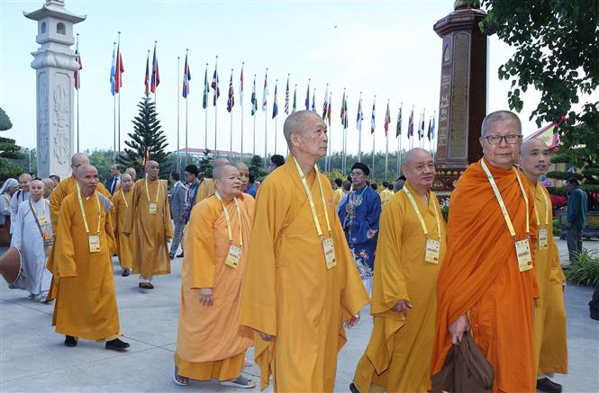 Lễ Vesak 2025: Sự Kiện Phật Đản Lớn Nhất Thế Giới Tại Việt Nam