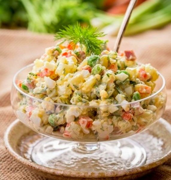 Russian - Món salad Nga nổi tiếng thế giới có mặt ở Pizza Vinhomes Hải Phòng