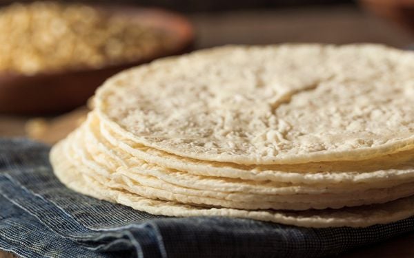 Tortilla là một loại bánh tròn mỏng và dẹt, được làm từ bột mì và nước