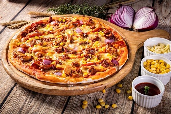 Món ngon Hải Phòng - Pizza American Style với ngô ngọt, hành tây và phô mai