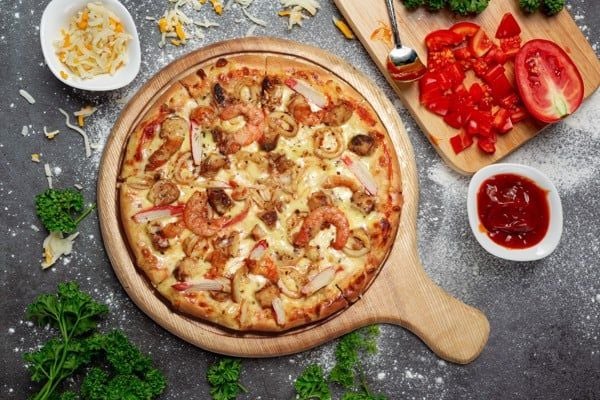 The pizza delivery Van Cao  - Pizza Marinara is a seafood pizza with the taste of the sea