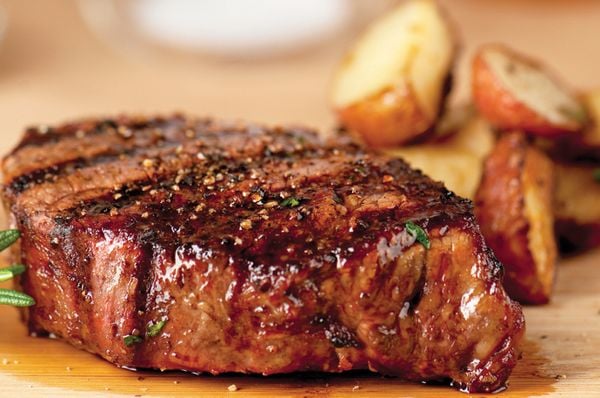 Ribeye Steak là một trong những loại thịt bò ưa chuộng nhất với nhiều người