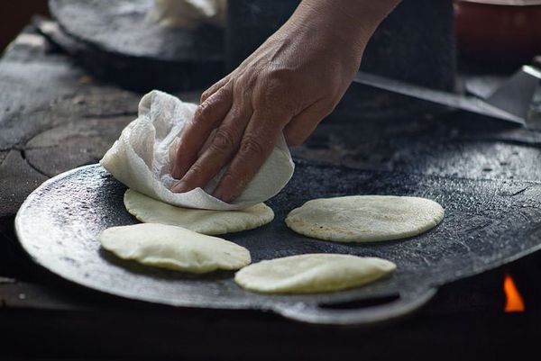 Cách làm vỏ bánh tortilla tại nhà