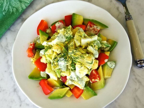 Salad bơ trứng dễ ăn và giải ngấy